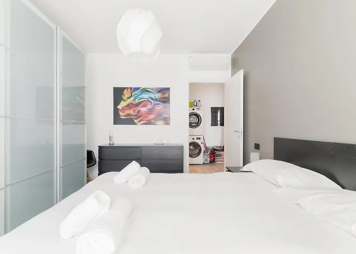 Guesthost - Bonola M1 Balcony Lejlighed Milano